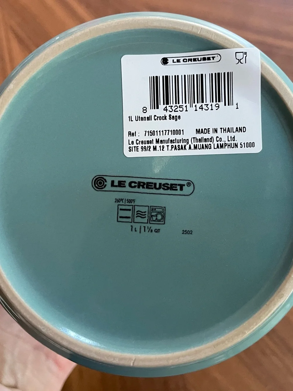 Le Creuset questions leave